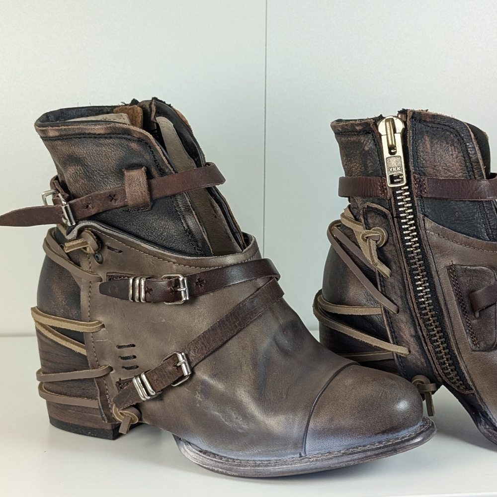 Freebird by Steven Crue Distressed Gray Ankle Boots 8 B-18